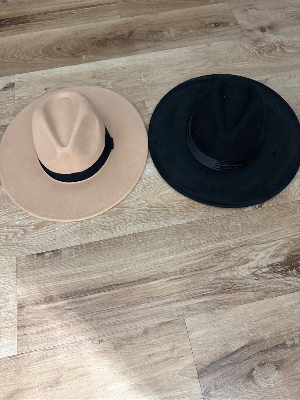 Lulu's Two-Tone Wide Brim Fedora Set - Black & Tan